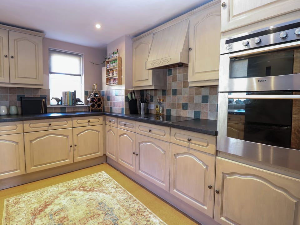 Fridge, microwave, dishwasher, cookware/dishes/utensils