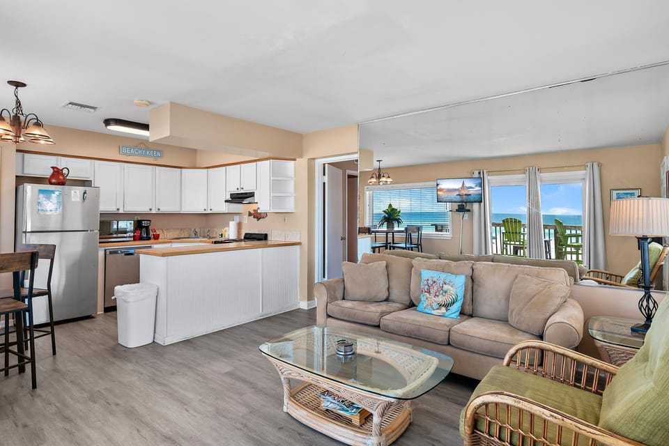 House, 1 King Bed with Sofa bed (Capri by the Gulf 108 - Beachy Keen B) | Living area