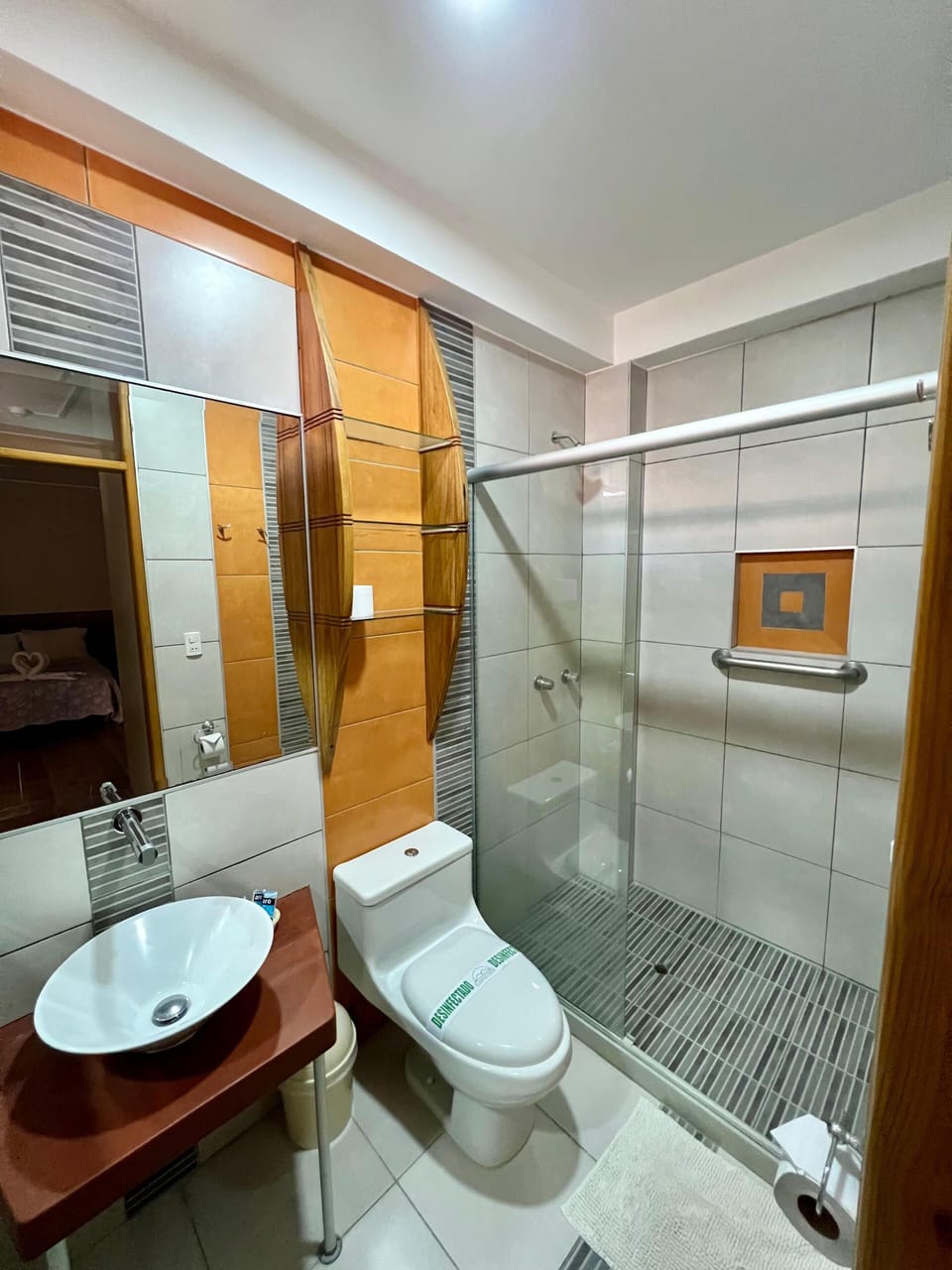 Shower, free toiletries, towels