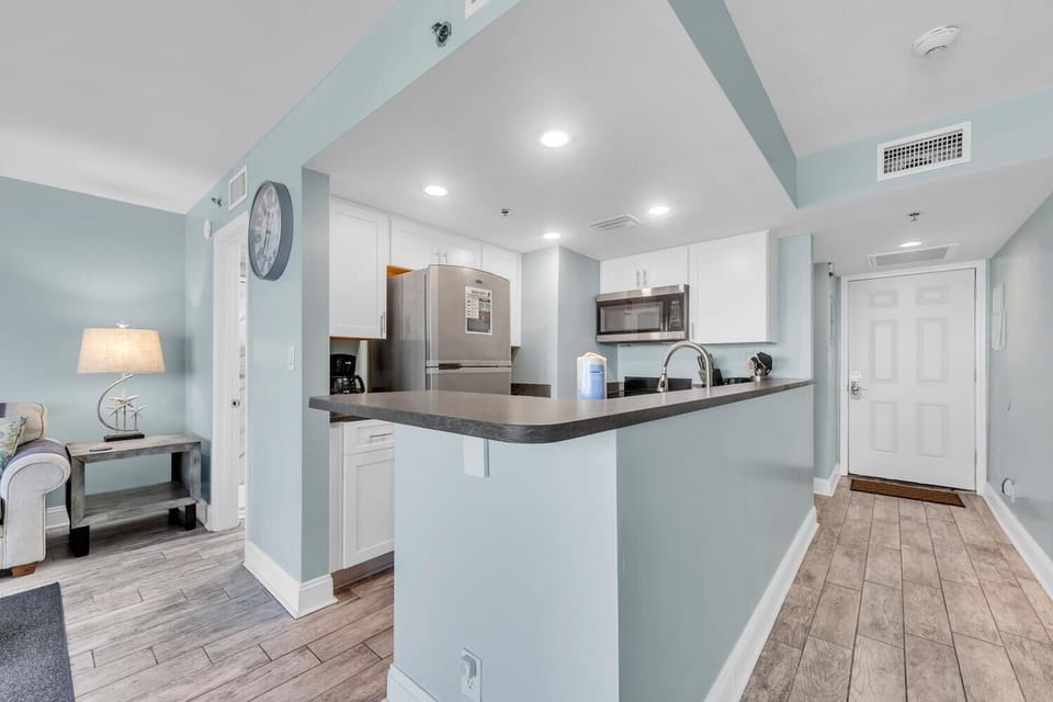 Condo, 1 King Bed with Sofa bed (Sunbird 111W) | Private kitchen | Oven, toaster