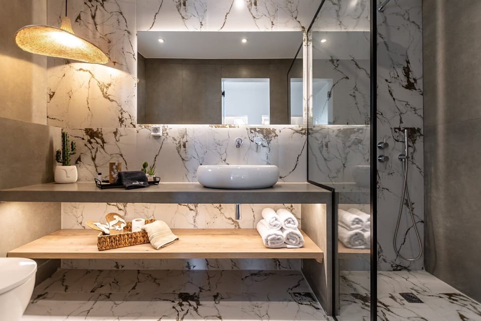 Luxury Suite, Beach View | Bathroom | Bathrobes, slippers