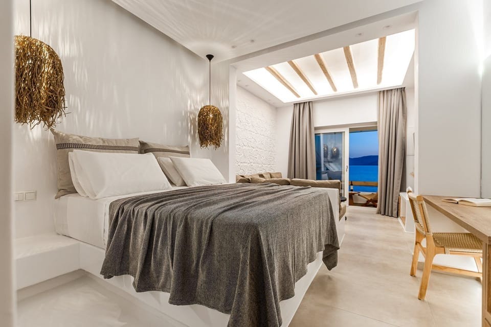 Luxury Suite, Beach View | 1 bedroom, free WiFi, bed sheets