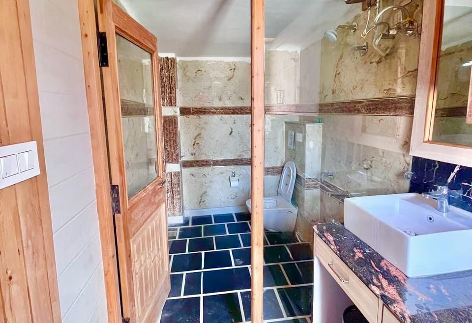 Luxury Room, Mountain View | Bathroom | Slippers, towels