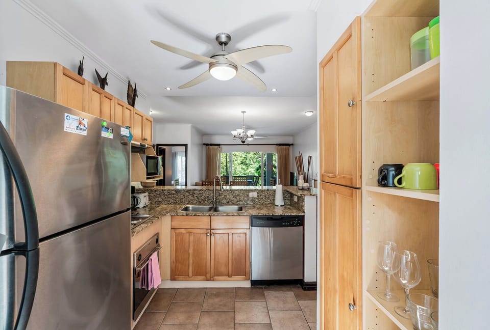 Apartment, Balcony, Garden View | Private kitchen | Electric kettle, toaster