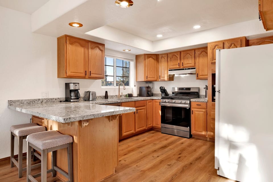 Cabin, Multiple Beds, Hot Tub, Mountain View (2530) | Private kitchen | Toaster