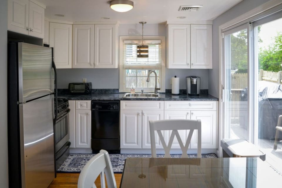 House | 3 bedrooms, desk