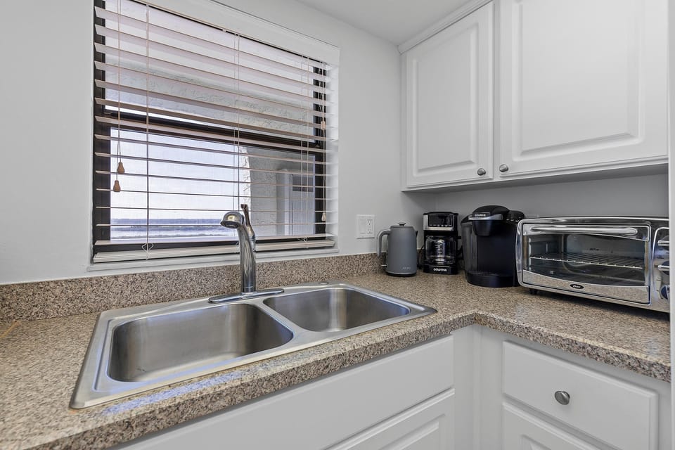 Condo, 1 King Bed with Sofa bed (Ocean Terrace Club 706) | Private kitchen | Oven, coffee/tea maker, toaster, blender