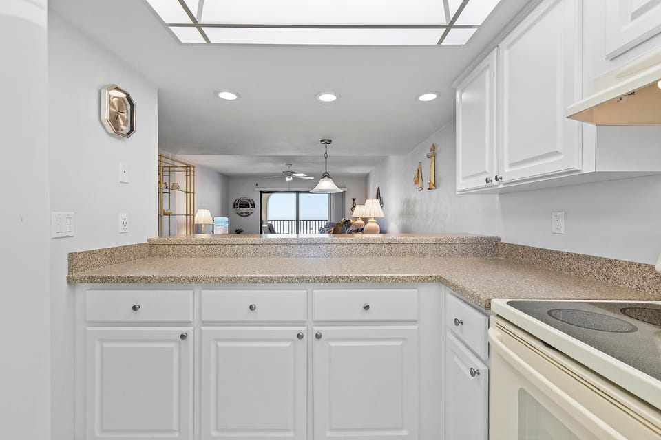 Condo, 1 King Bed with Sofa bed (Ocean Terrace Club 706) | Private kitchen | Oven, coffee/tea maker, toaster, blender