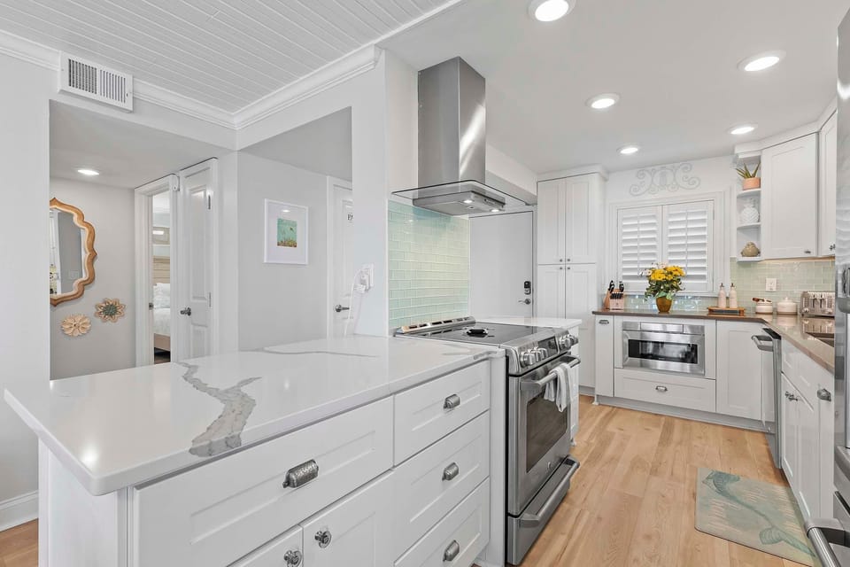 Condo, Multiple Beds (Sea Coast Gardens II 101) | Private kitchen | Oven, coffee/tea maker, toaster, blender