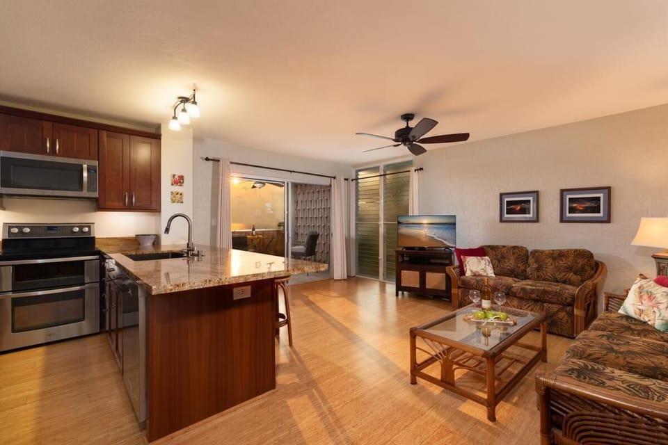 Condo, 1 King Bed with Sofa bed (Alii Villas#320 Remodeled Top Floor &) | Interior