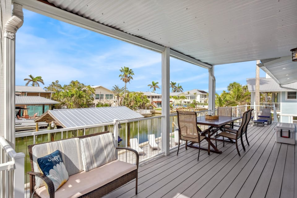 House, Multiple Beds (Upper Deck) | Outdoor dining