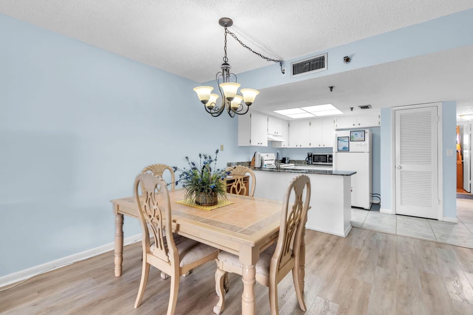 Condo, Multiple Beds (Sea Club #304 - Gone Coastal) | Dining