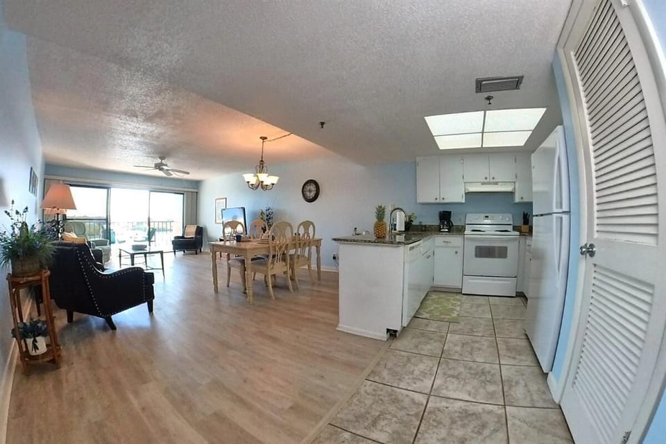 Condo, Multiple Beds (Sea Club #304 - Gone Coastal) | Private kitchen | Oven, toaster