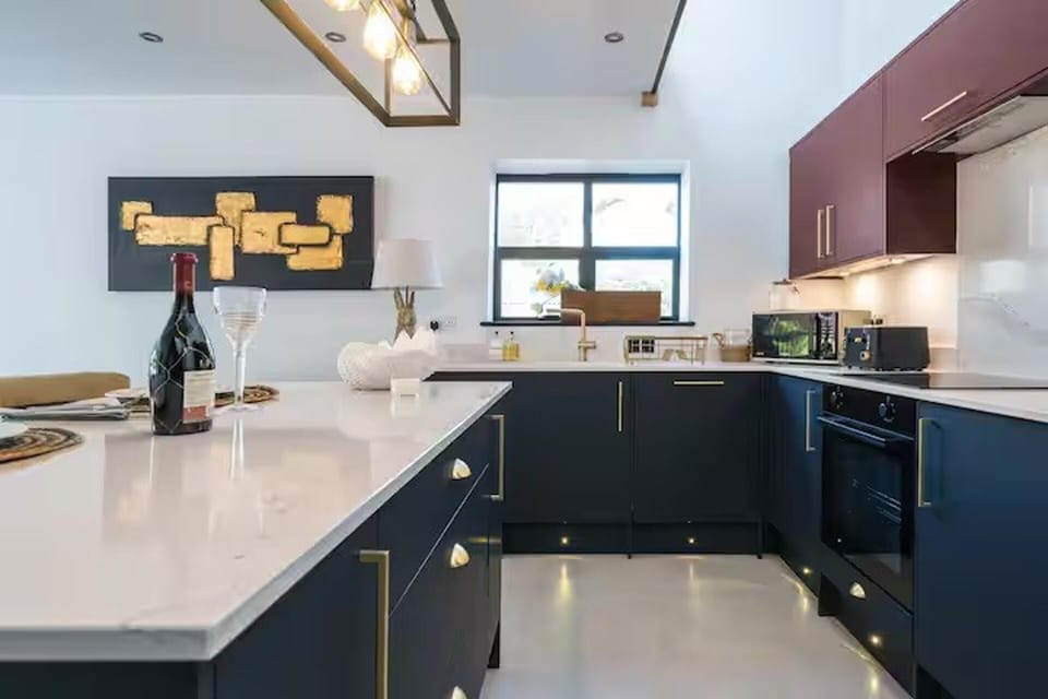 House | Private kitchen | Fridge, microwave, oven, stovetop