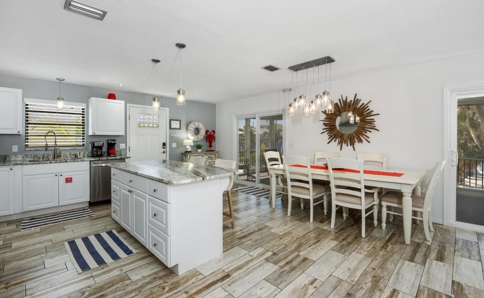 House, Multiple Beds (Lazy Lobster) | Dining