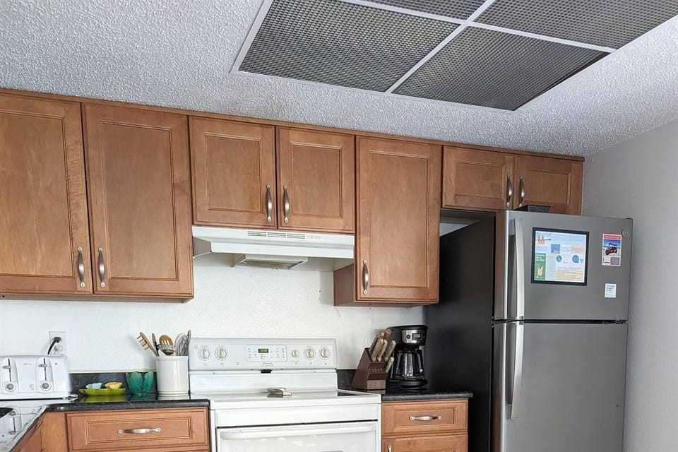 Condo, 1 King Bed with Sofa bed (Sea Club #12 - The Dancing Dolphin) | Private kitchen | Oven, toaster