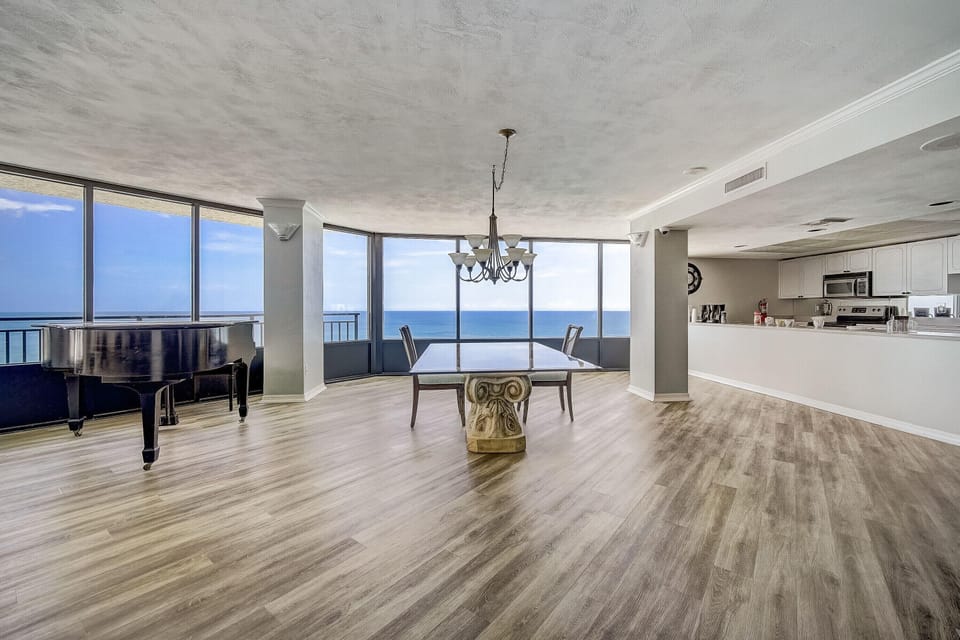 Condo, Multiple Beds (Sherwin Condominium 1801) | Interior