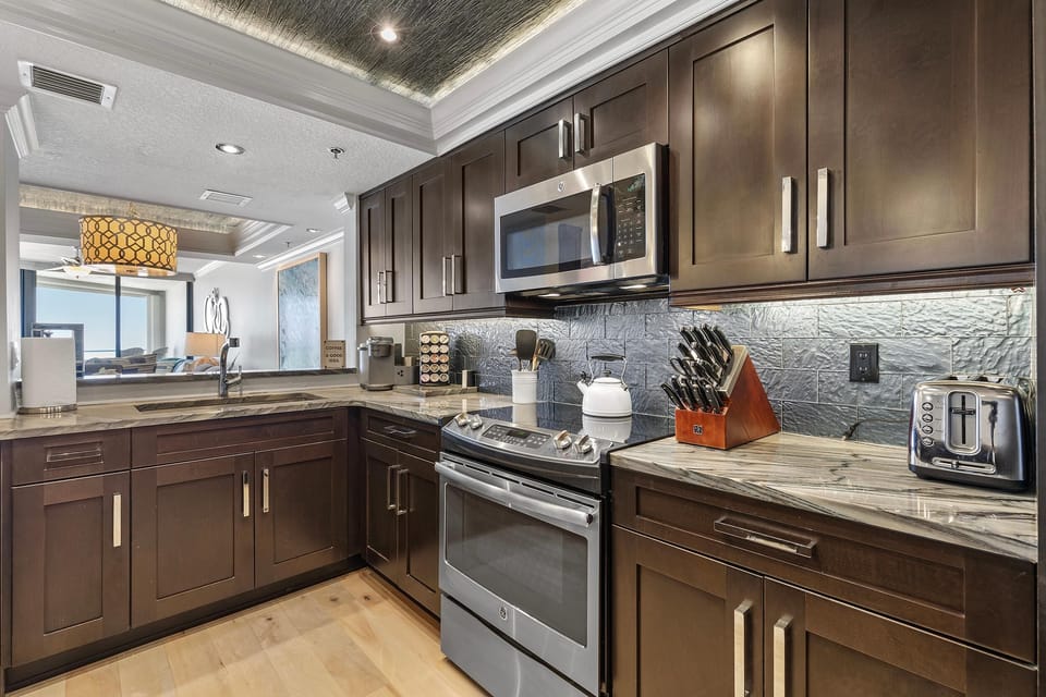 Condo, Multiple Beds (Ebb Tide 702) | Private kitchen | Oven, toaster, cookware/dishes/utensils