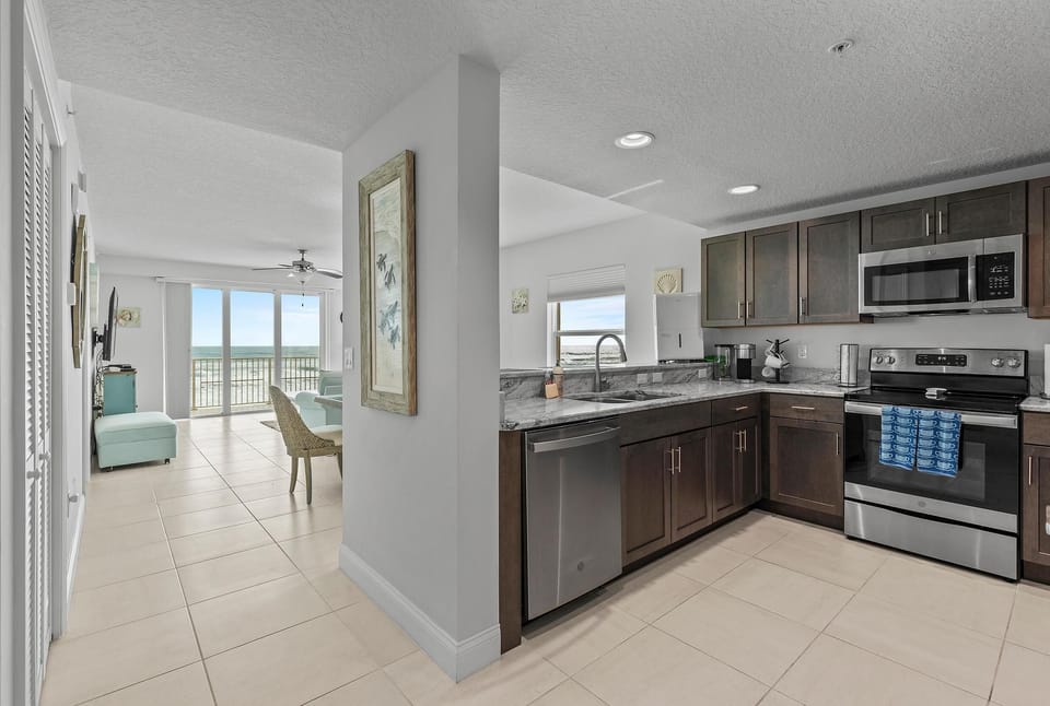 Condo, Multiple Beds (Aruba 206) | Private kitchen | Oven, toaster, cookware/dishes/utensils