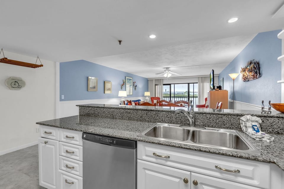 Condo, Multiple Beds (Sea Club #105 - Pelicans Perch) | Private kitchen | Oven, toaster