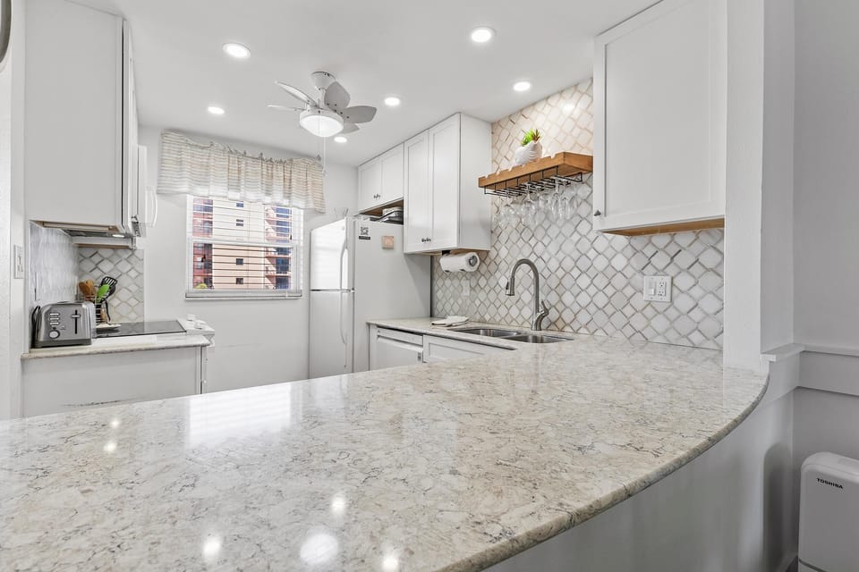 Condo, Multiple Beds (Sea Coast Gardens II 410) | Private kitchen | Oven, toaster