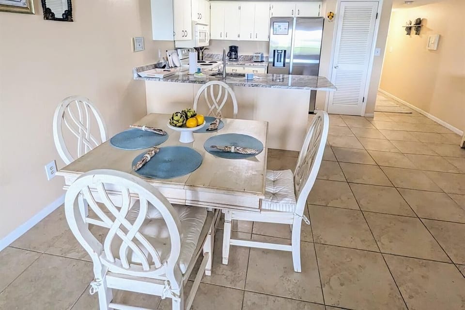 Condo, 2 Queen Beds (Sea Club #204 - Casa Intercoastal) | Dining