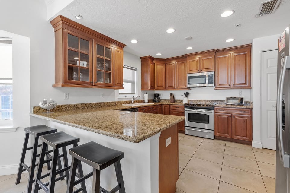 Condo, Multiple Beds (Atlantic Villas 302) | Private kitchen | Oven, toaster