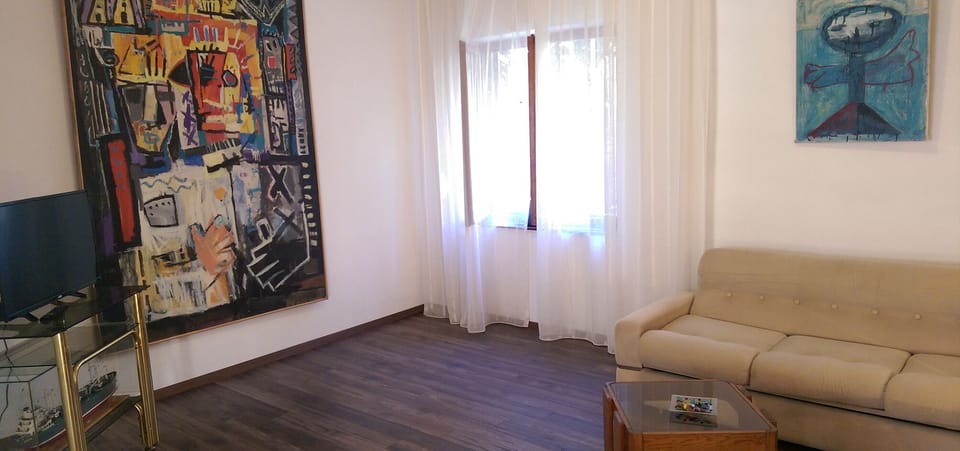 Classic Apartment, Sea View | Living area