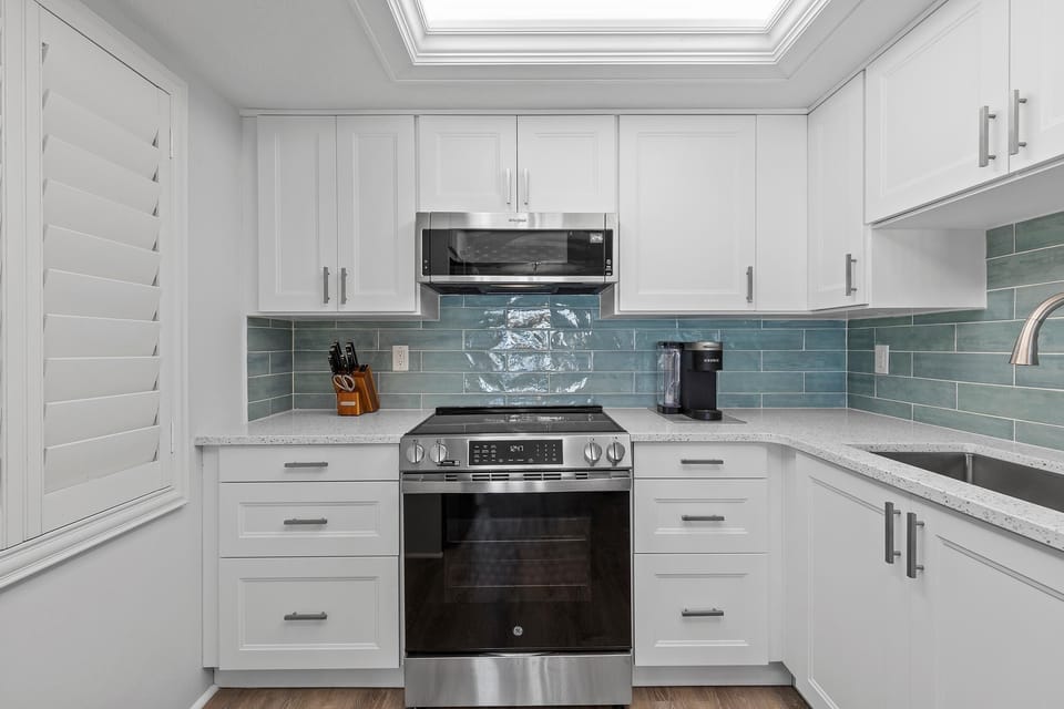 Condo, 1 King Bed (Castle Reef 429) | Private kitchen | Oven, coffee/tea maker, toaster, blender