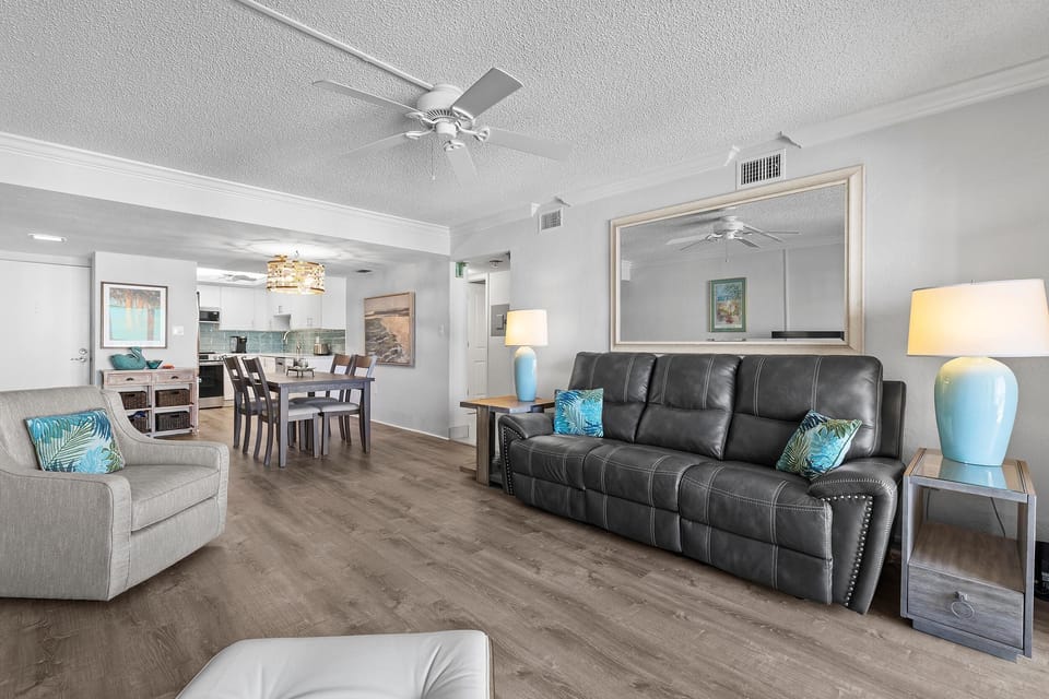 Condo, 1 King Bed (Castle Reef 429) | Living area