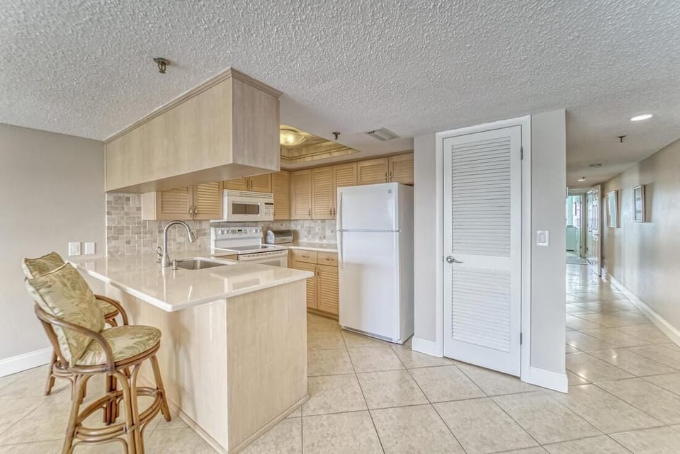 Condo, Multiple Beds (Sea Club #405 - Manatee Zone) | Private kitchen