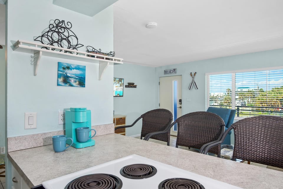 Condo, 1 King Bed with Sofa bed (Crescent Shore 201) | Interior