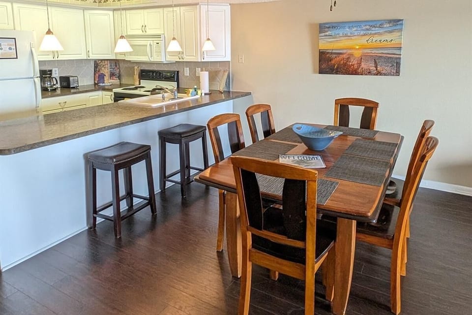 Condo, 1 King Bed (Sea Club #102 - Another Day in Paradi) | Dining