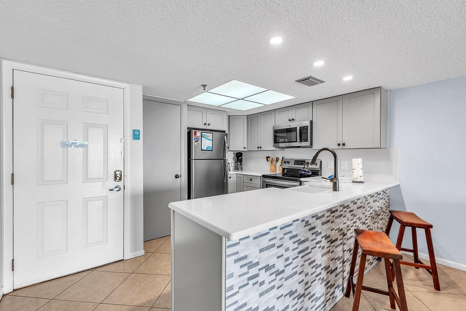 Condo, Multiple Beds (Sea Club #503 - Coastal Breeze) | Private kitchen | Oven, toaster