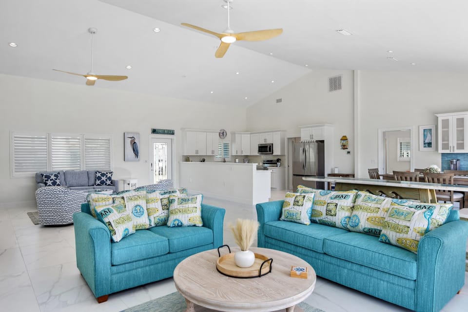 House, Multiple Beds (Paradise Palms) | Living area