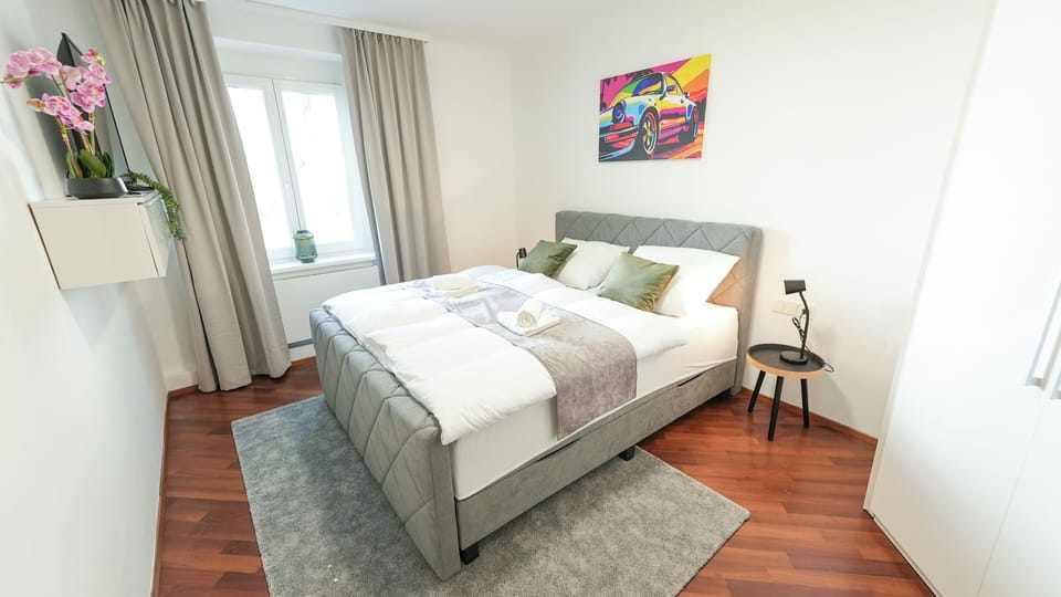 Superior Apartment | 2 bedrooms, blackout drapes, soundproofing, iron/ironing board
