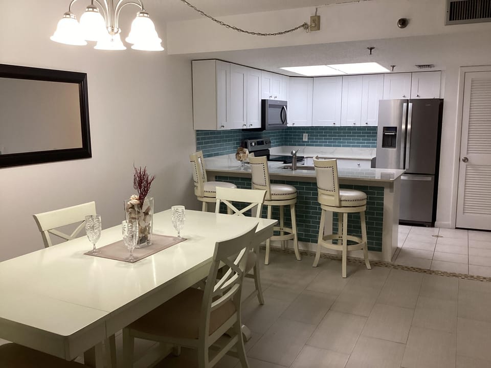 Condo, 2 Queen Beds (Sea Club #404 - Sunrise Vista) | Dining