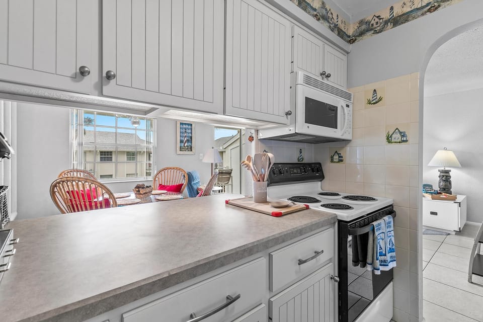 Condo, 1 King Bed with Sofa bed (Colony Beach Club 209) | Private kitchen | Oven, toaster