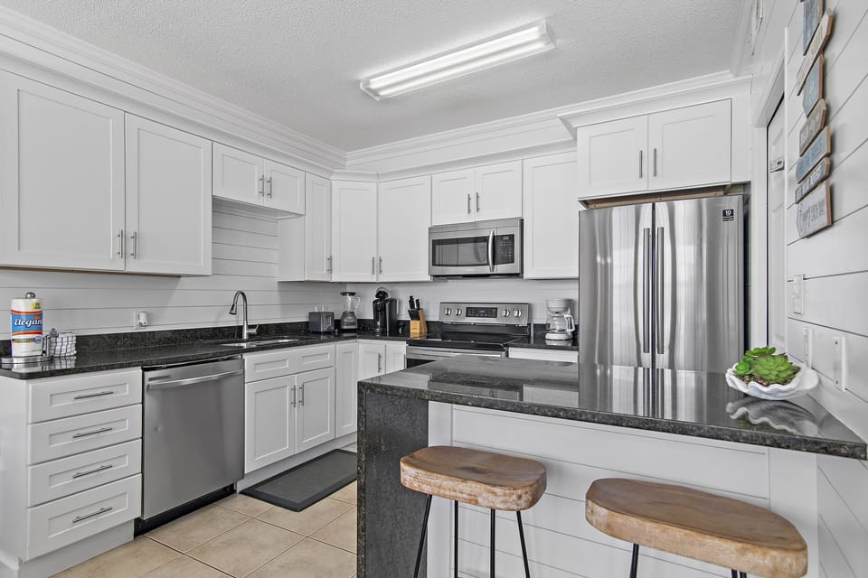 Condo, Multiple Beds (Poinciana Place #123) | Private kitchen | Oven, toaster