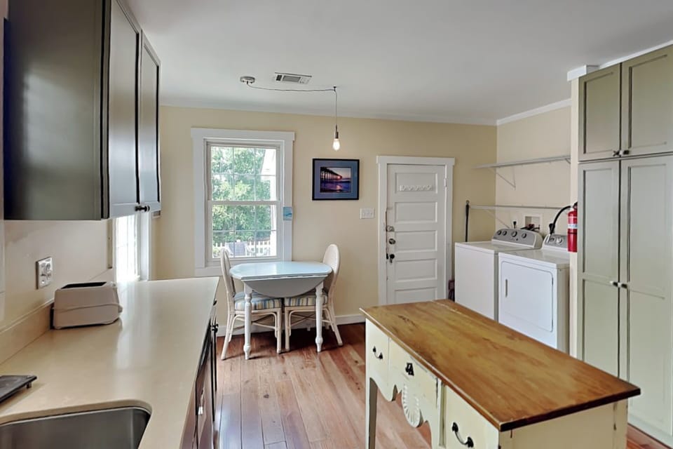 Studio (3 Bedrooms) | Property amenity