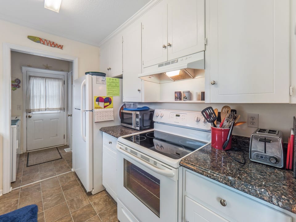 Studio (3 Bedrooms) | Property amenity