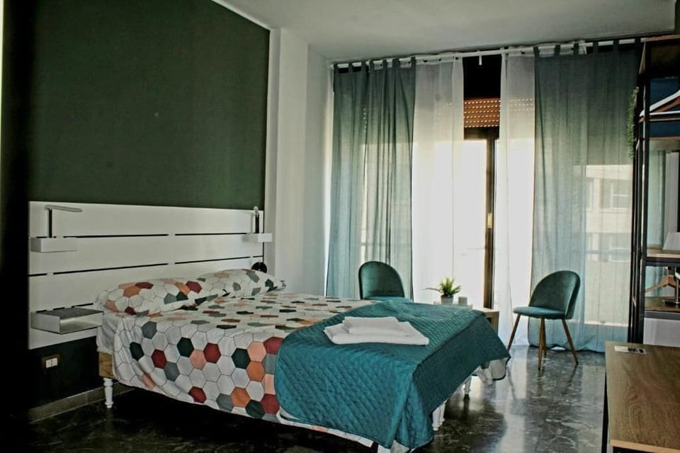 Basic Room | Blackout drapes, soundproofing, iron/ironing board, free WiFi