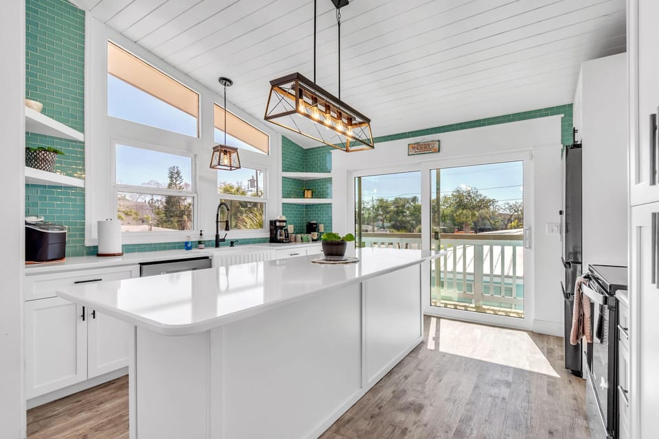 House, Multiple Beds (Bates Avenue House) | Private kitchen | Oven, toaster