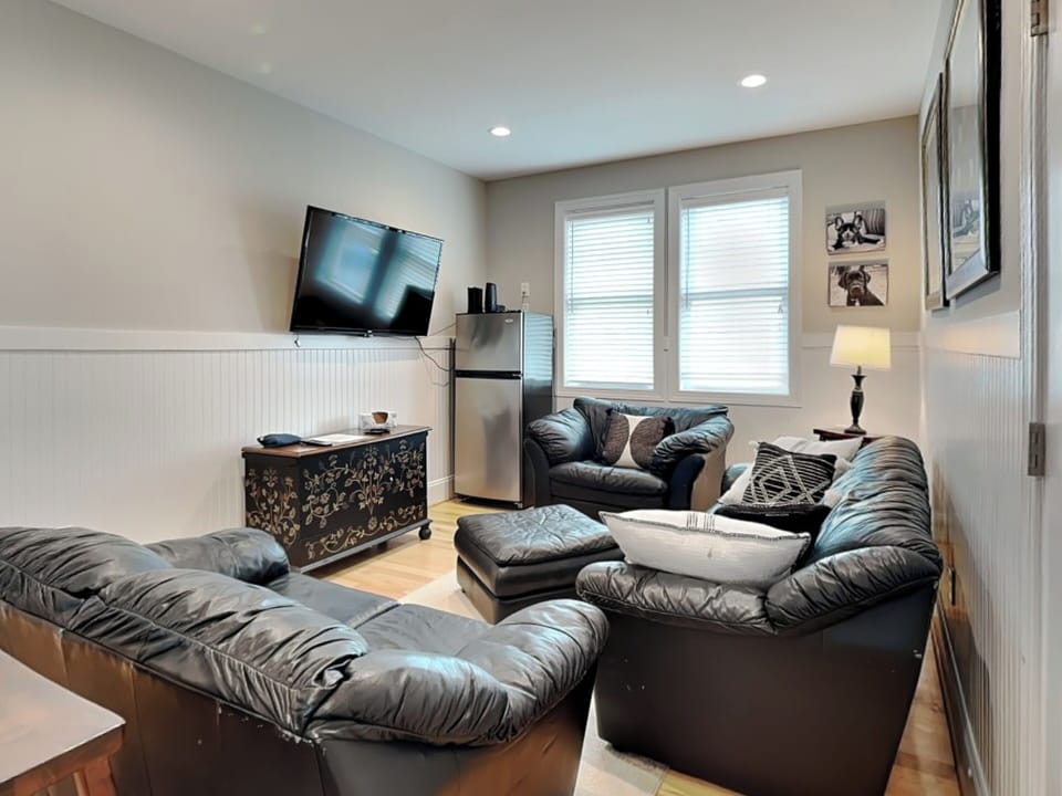 Studio (Multiple Bedrooms) | Property amenity