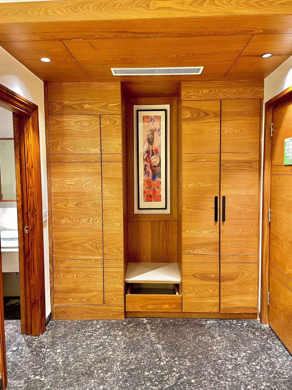 Premium Room, 1 King Bed, Non Smoking | Soundproofing, free WiFi