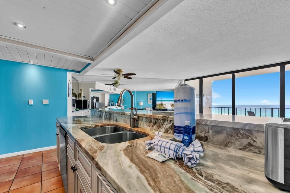 Condo, Multiple Beds (Edgewater Tower 1-608) | Private kitchen | Oven, toaster