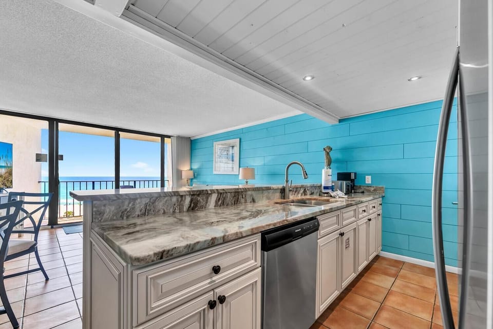 Condo, Multiple Beds (Edgewater Tower 1-608) | Private kitchen | Oven, toaster