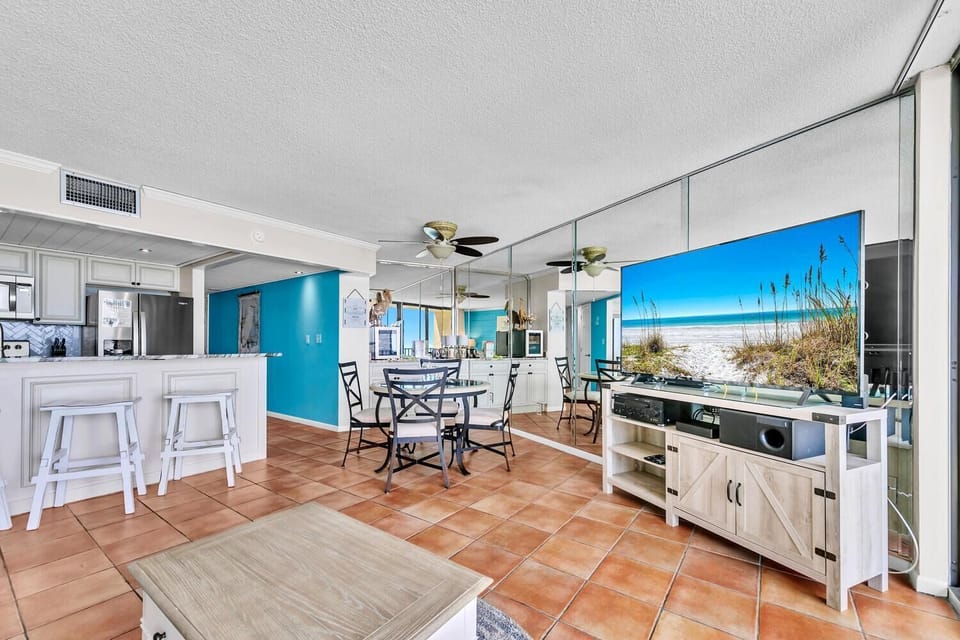 Condo, Multiple Beds (Edgewater Tower 1-608) | Dining