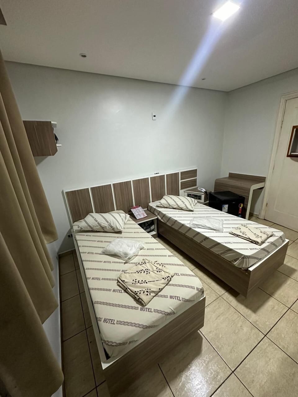 Economy Twin Room | Desk, laptop workspace, WiFi (free)