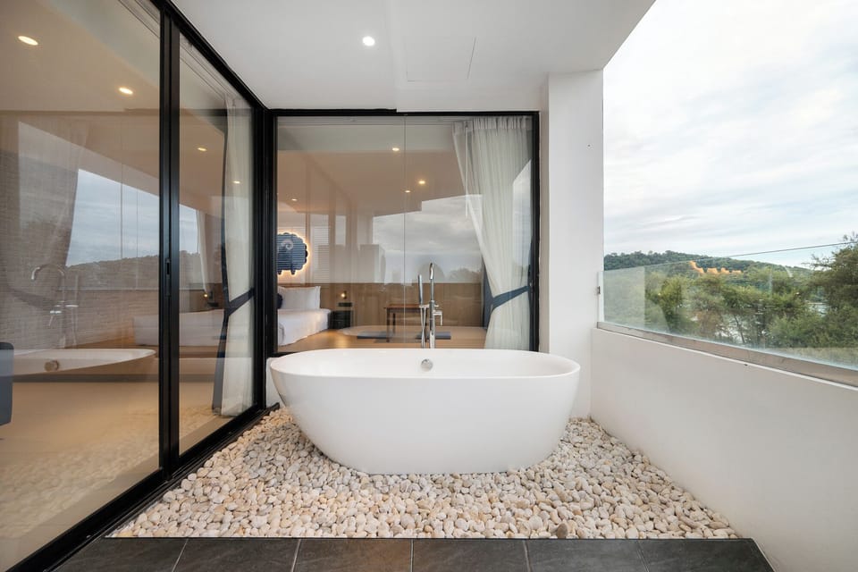 Studio Suite, Ocean View | In-room safe, laptop workspace, soundproofing, free WiFi